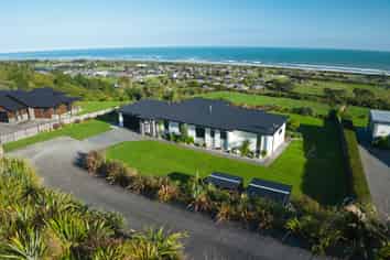 14 Tasman View Road, Paroa