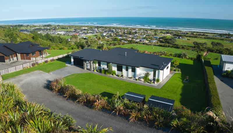 14 Tasman View Road, Paroa