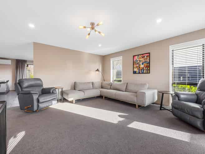5 Earl Way, Amberley