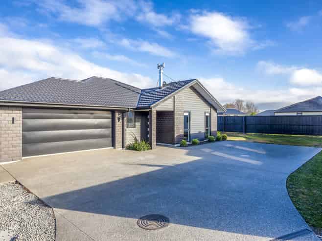 5 Earl Way, Amberley