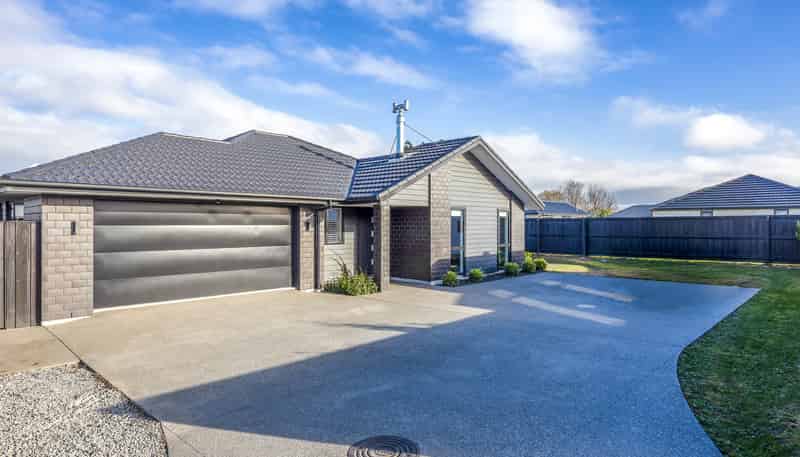 5 Earl Way, Amberley