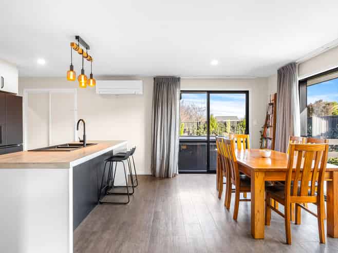 5 Earl Way, Amberley