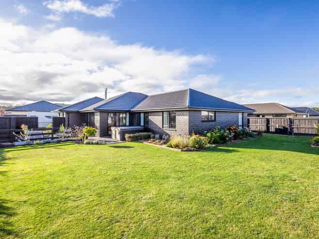 5 Earl Way, Amberley