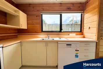 6a Cambric Place, Botany Downs