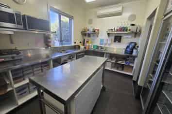 23-27 Campbell Street -    The Flying Pig, Duntroon