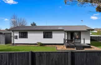 32 Gem Street, Pukehangi