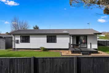 32 Gem Street, Pukehangi
