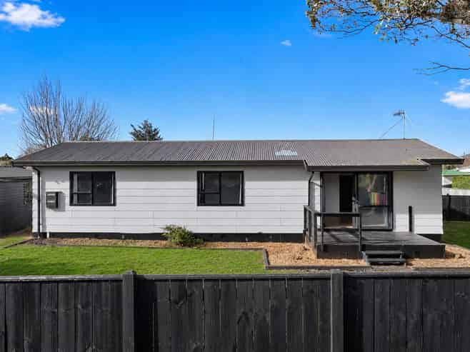 32 Gem Street, Pukehangi