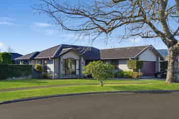 15 Stonebridge Park Drive, Holdens Bay