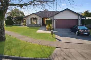 15 Stonebridge Park Drive, Holdens Bay