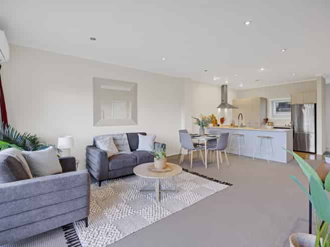 4/16 Ronald Street, Strandon