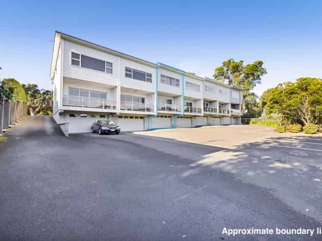 4/16 Ronald Street, Strandon