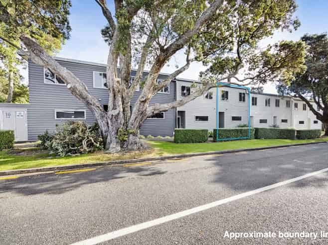 4/16 Ronald Street, Strandon