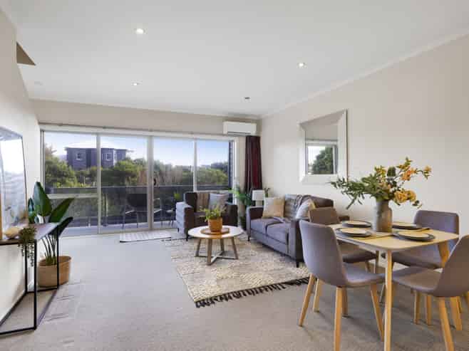 4/16 Ronald Street, Strandon
