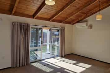 2/2 Tiverton Crescent, Whalers Gate