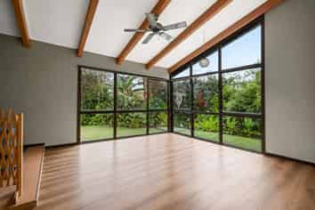 18 Rhonda Avenue, Deanwell