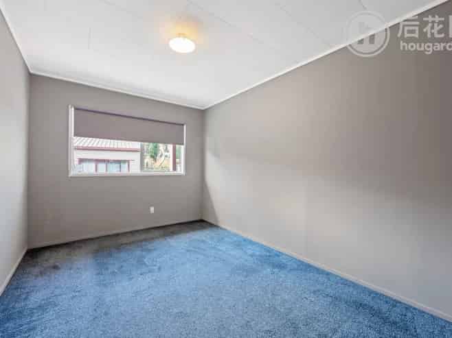 7 Helleur Road, Massey