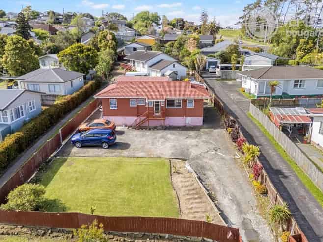 7 Helleur Road, Massey