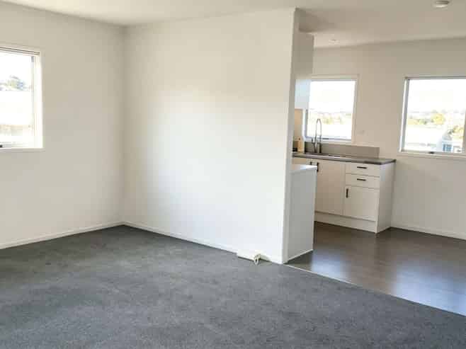 7 Helleur Road, Massey