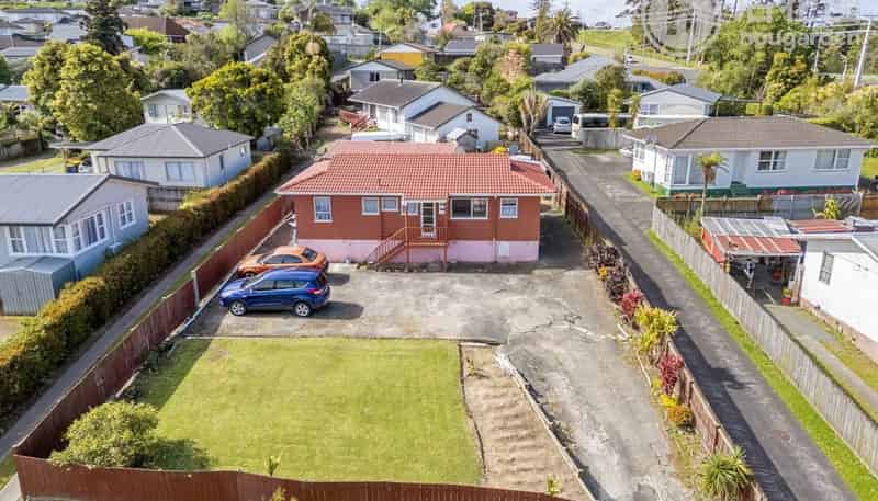7 Helleur Road, Massey