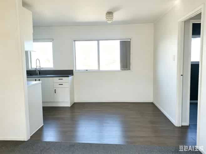 7 Helleur Road, Massey