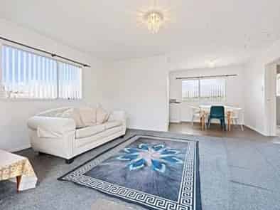 7 Helleur Road, Massey
