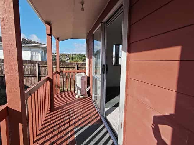 7 Helleur Road, Massey