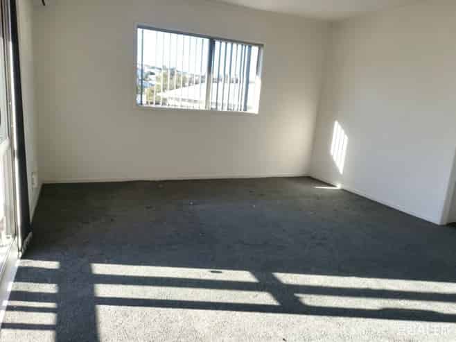 7 Helleur Road, Massey