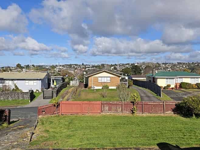 7 Helleur Road, Massey