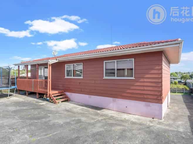 7 Helleur Road, Massey
