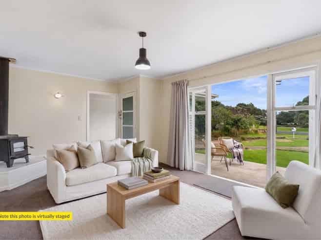 8 Kiwi Esplanade, Mangere Bridge