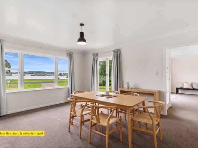 8 Kiwi Esplanade, Mangere Bridge