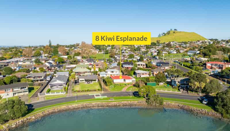 8 Kiwi Esplanade, Mangere Bridge