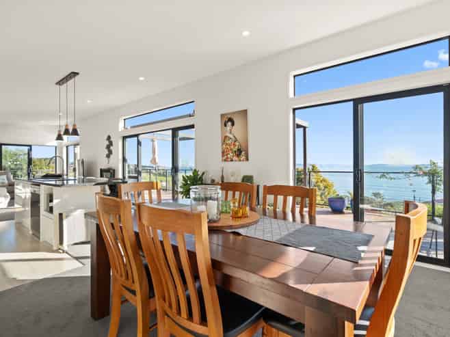 37 Seaview Road, Cable Bay