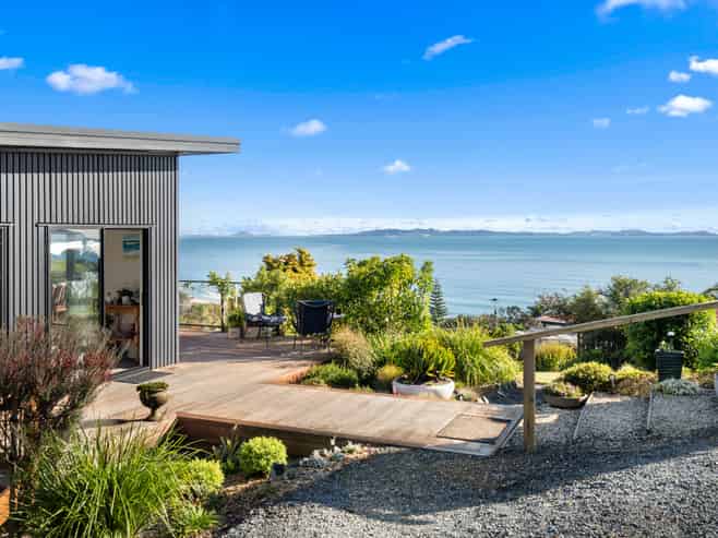 37 Seaview Road, Cable Bay
