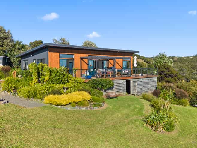 37 Seaview Road, Cable Bay