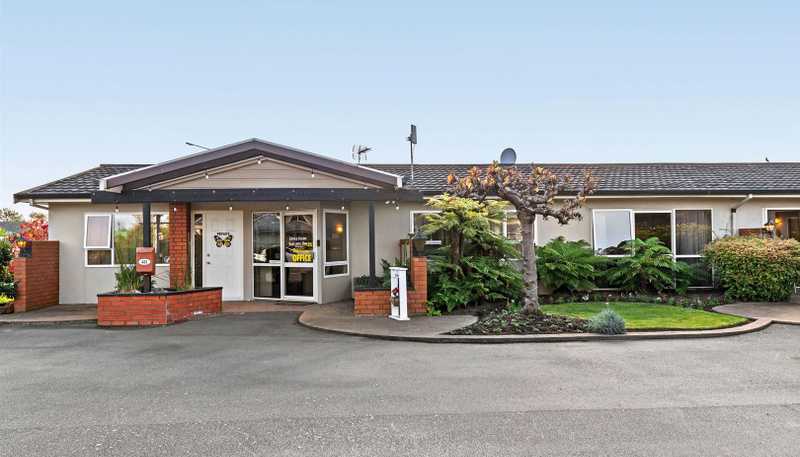  402 Main North Road, Redwood