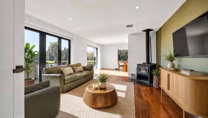 1384 Egmont Road, Egmont Village
