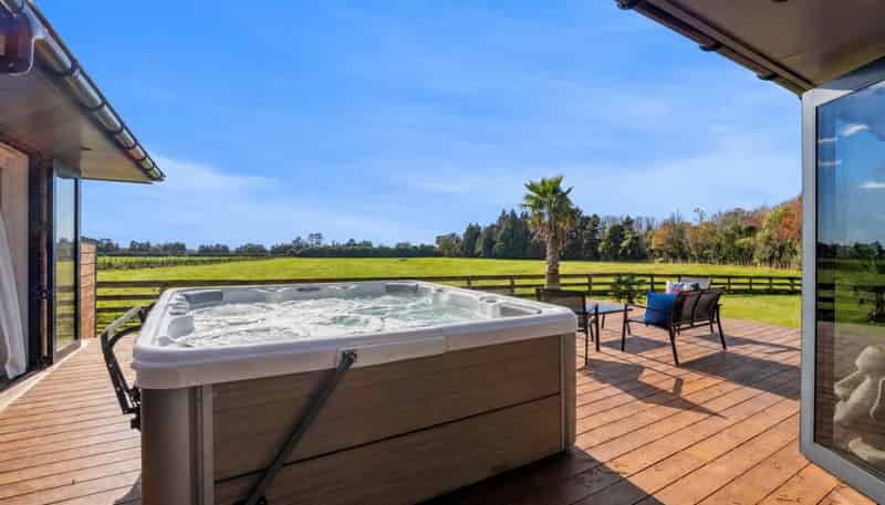 1384 Egmont Road, Egmont Village