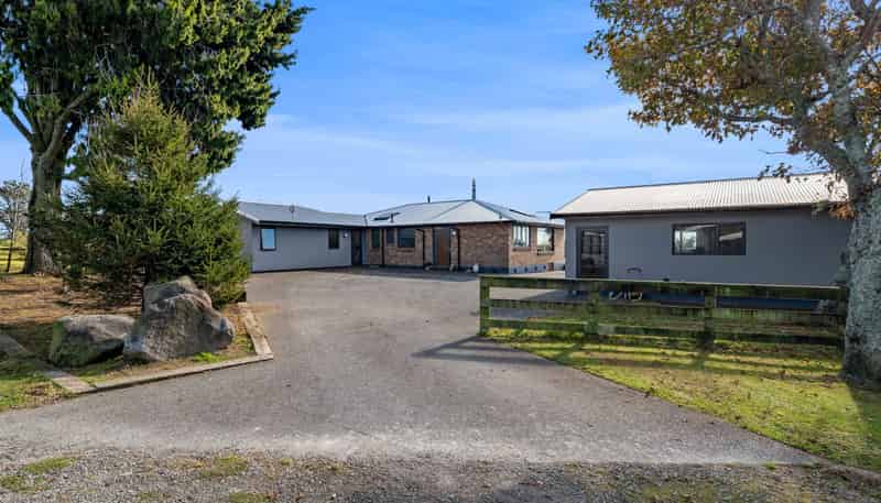 1384 Egmont Road, Egmont Village