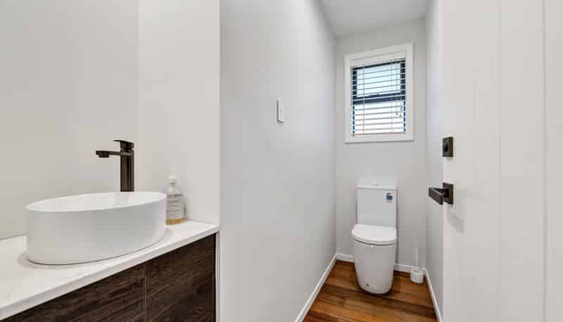 1384 Egmont Road, Egmont Village