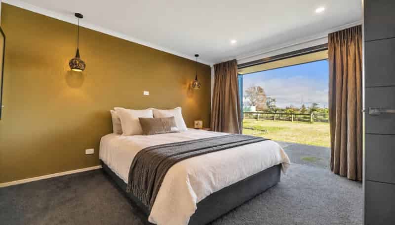 1384 Egmont Road, Egmont Village