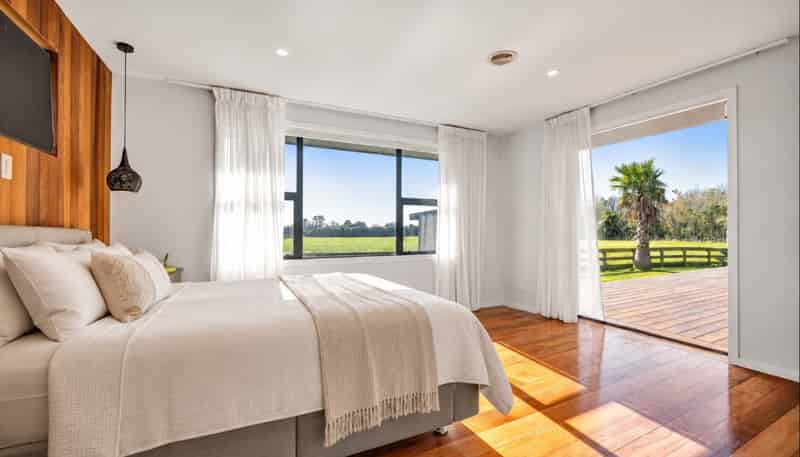 1384 Egmont Road, Egmont Village