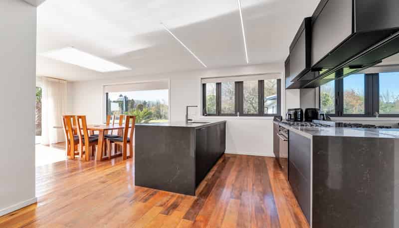 1384 Egmont Road, Egmont Village