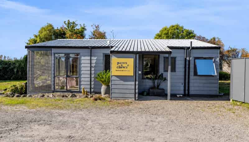 1384 Egmont Road, Egmont Village