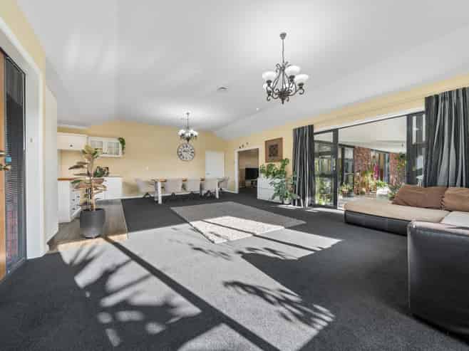 69F Karamea Street, Whalers Gate
