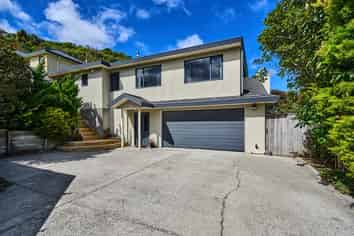 22 Domanski Crescent, Owhiro Bay