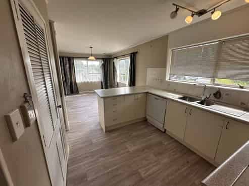 10 Sunnyridge Place , Hillsborough