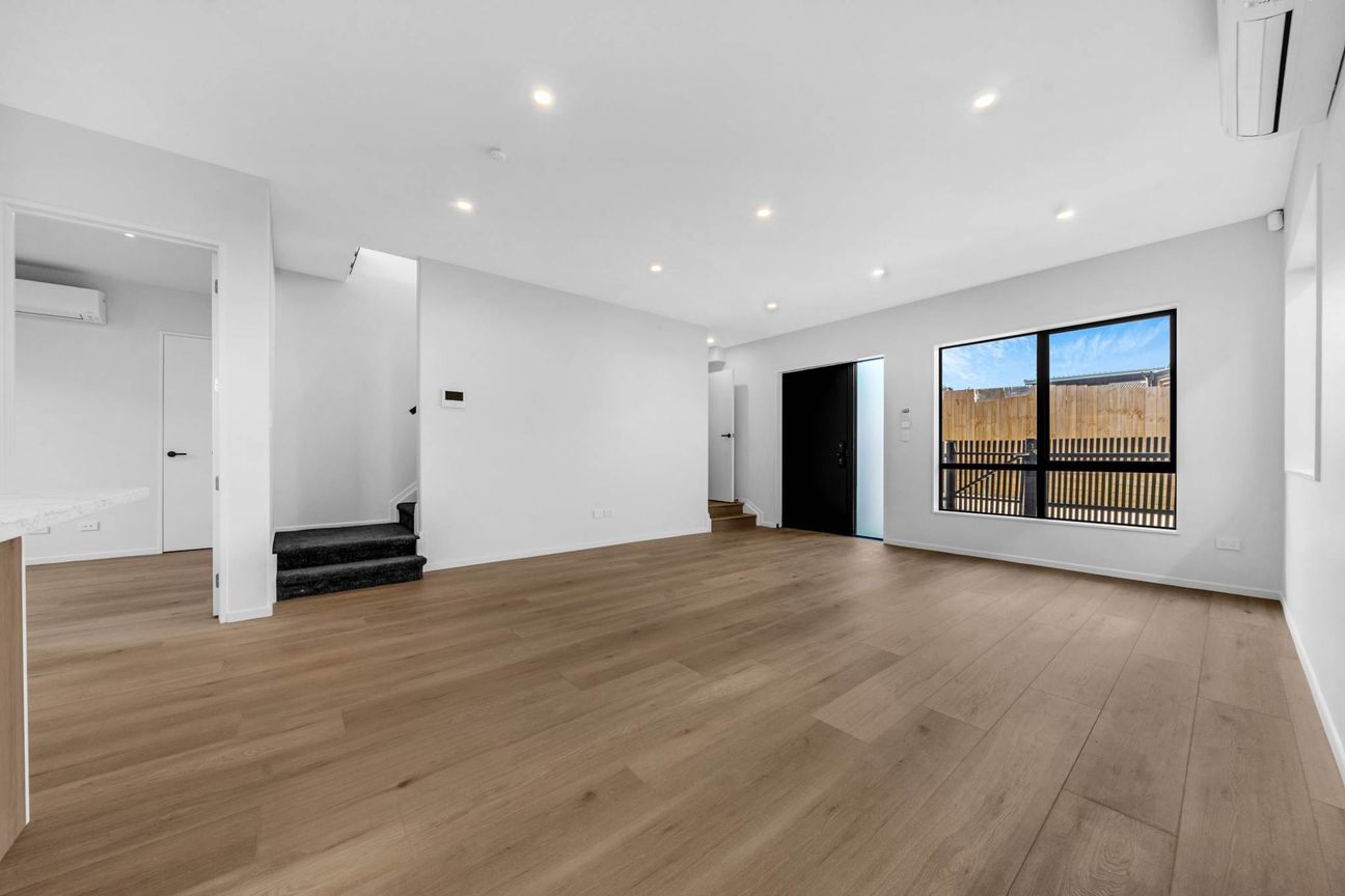 Brand-New Excellence in Prestigious Macleans Zone - Vista 6