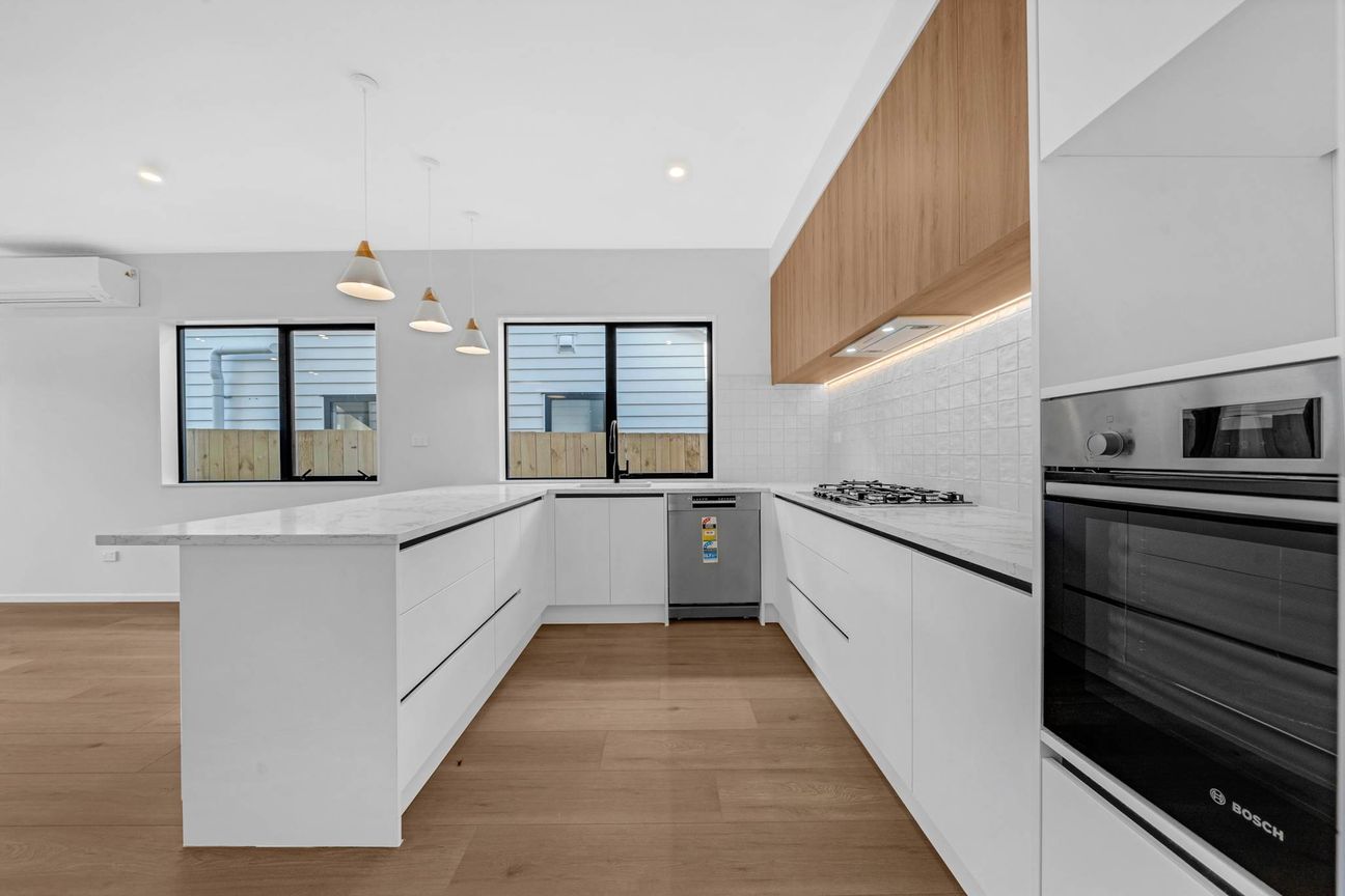 Brand-New Excellence in Prestigious Macleans Zone - Vista 2